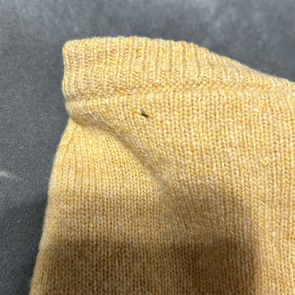 Vintage Men’s V Neck Wool Sweater size 44 - Picture 5 of 5